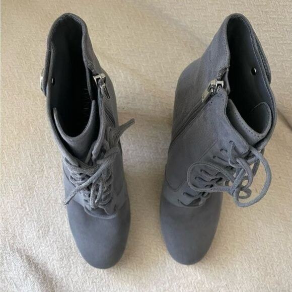 Ivanka Trump Gray Suede Retro Ankle Boots Women’s 6M Lace-Up Block Heel Side Zip - Picture 9 of 14